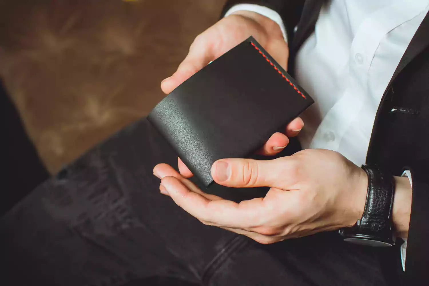 How to Choose the Perfect Men’s Wallet